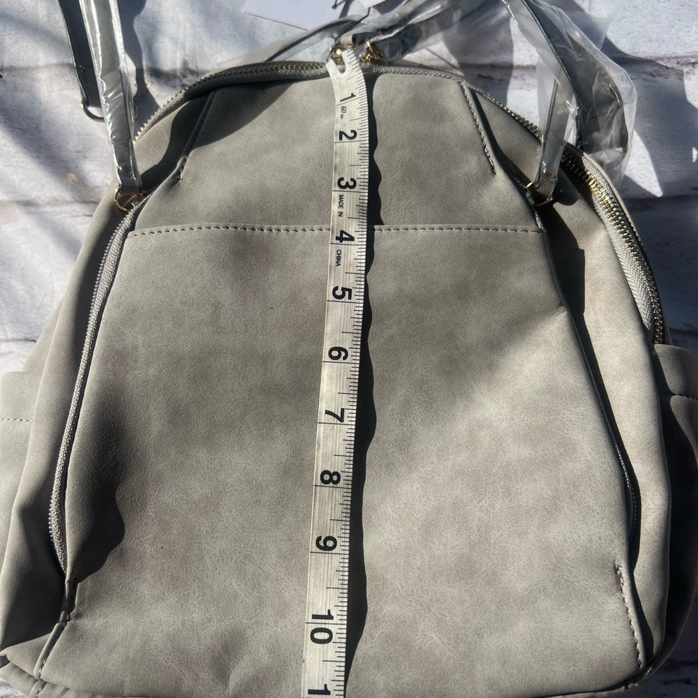 Gray Durable Backpack With Adjustable Straps - image 6